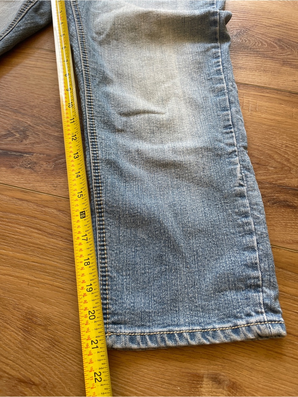 Canyon River Blues Woman’s Capri Light Wash Jeans - Picture 5 of 5